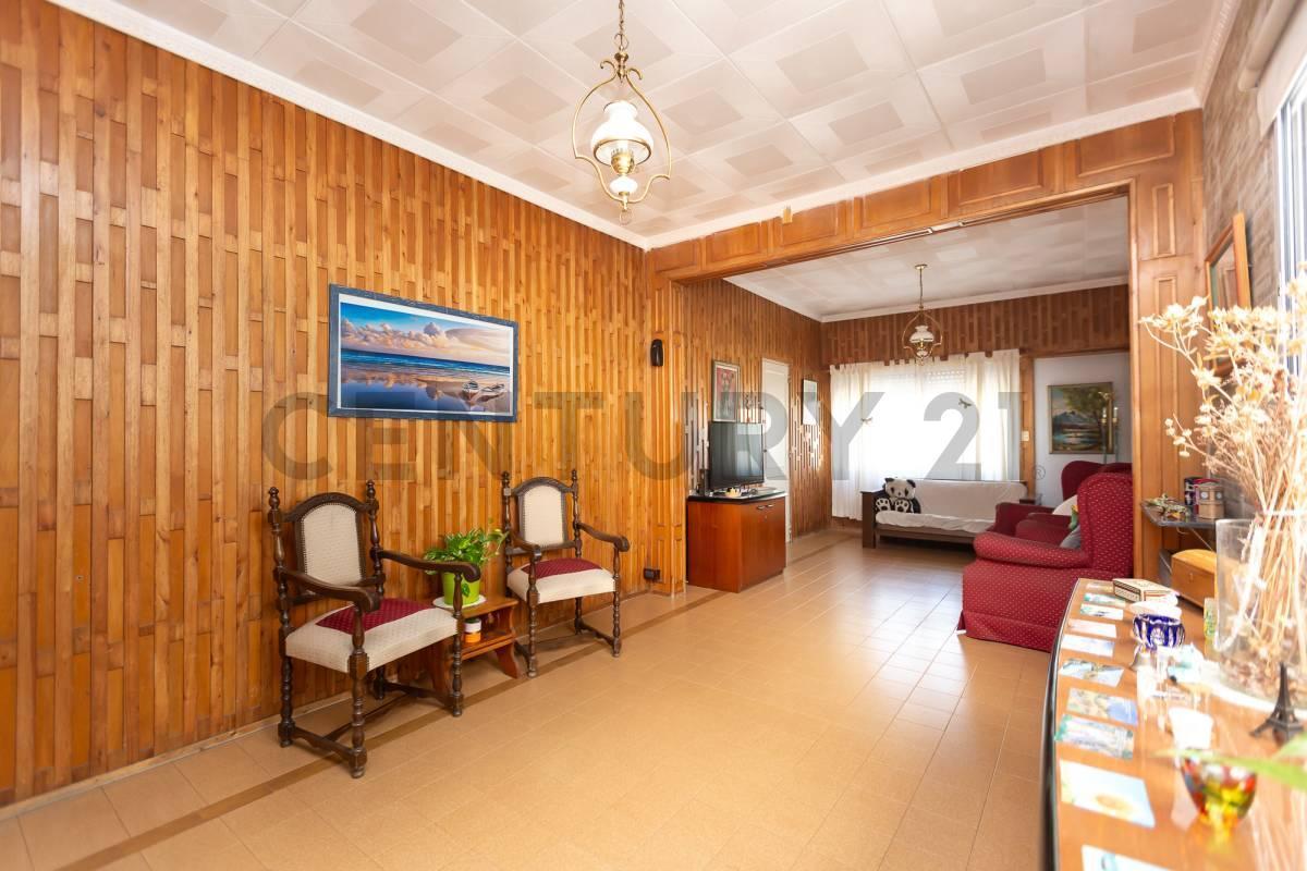 Foto de Casa de categoría en Villa Maipú. Apto crédito. Permuta, imagen 3