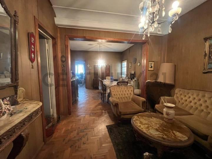 Foto de CASA 4 AMBIENTES , CON COCHERA Y PARQUE AMPLIO., imagen 2