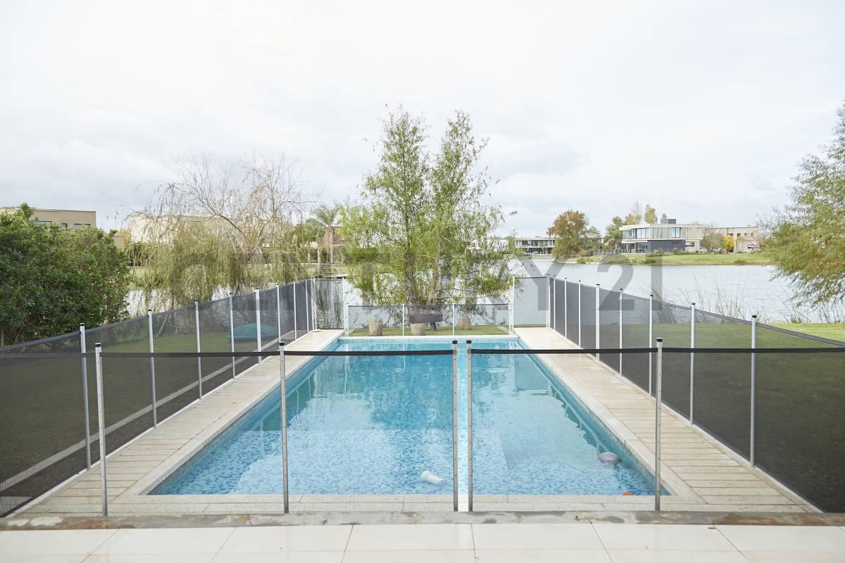 Foto de CASA EN CANTON NORTE- VISTA A LA LAGUNA- PILETA- PARRILLA- JARDIN, imagen 1