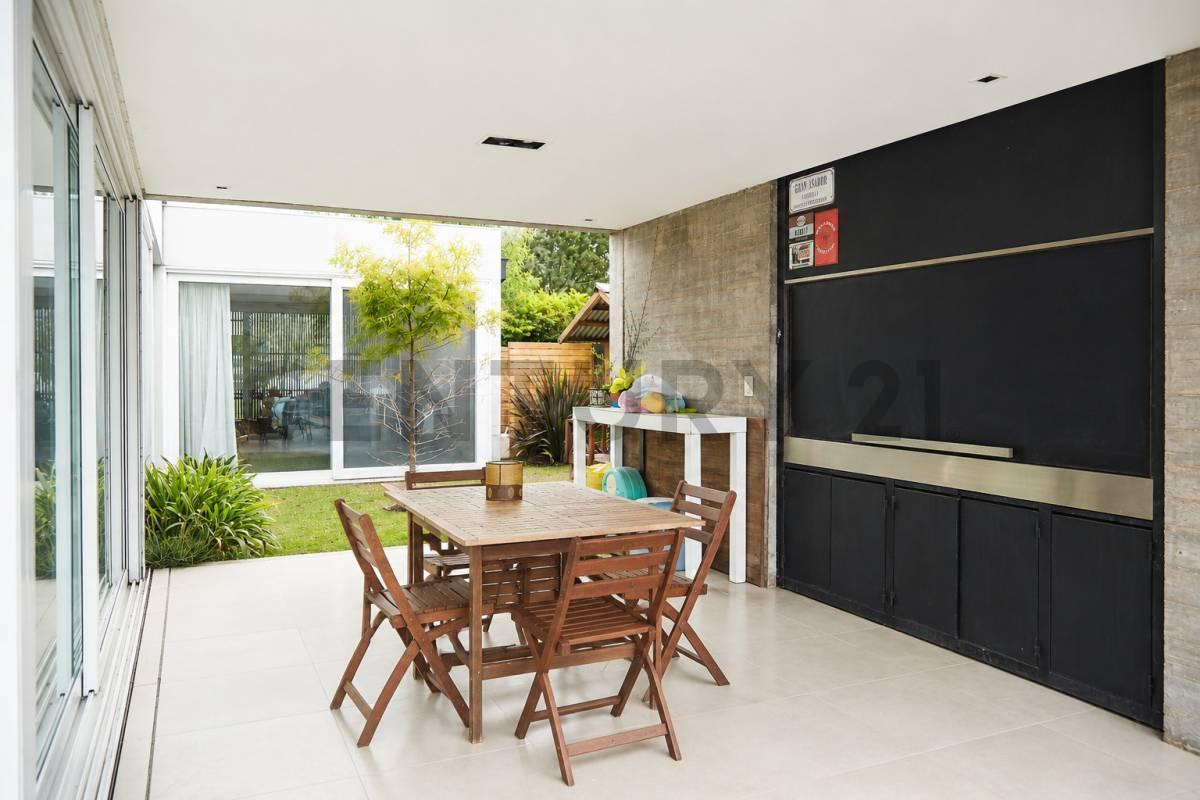 Foto de CASA EN CANTON NORTE- VISTA A LA LAGUNA- PILETA- PARRILLA- JARDIN, imagen 5