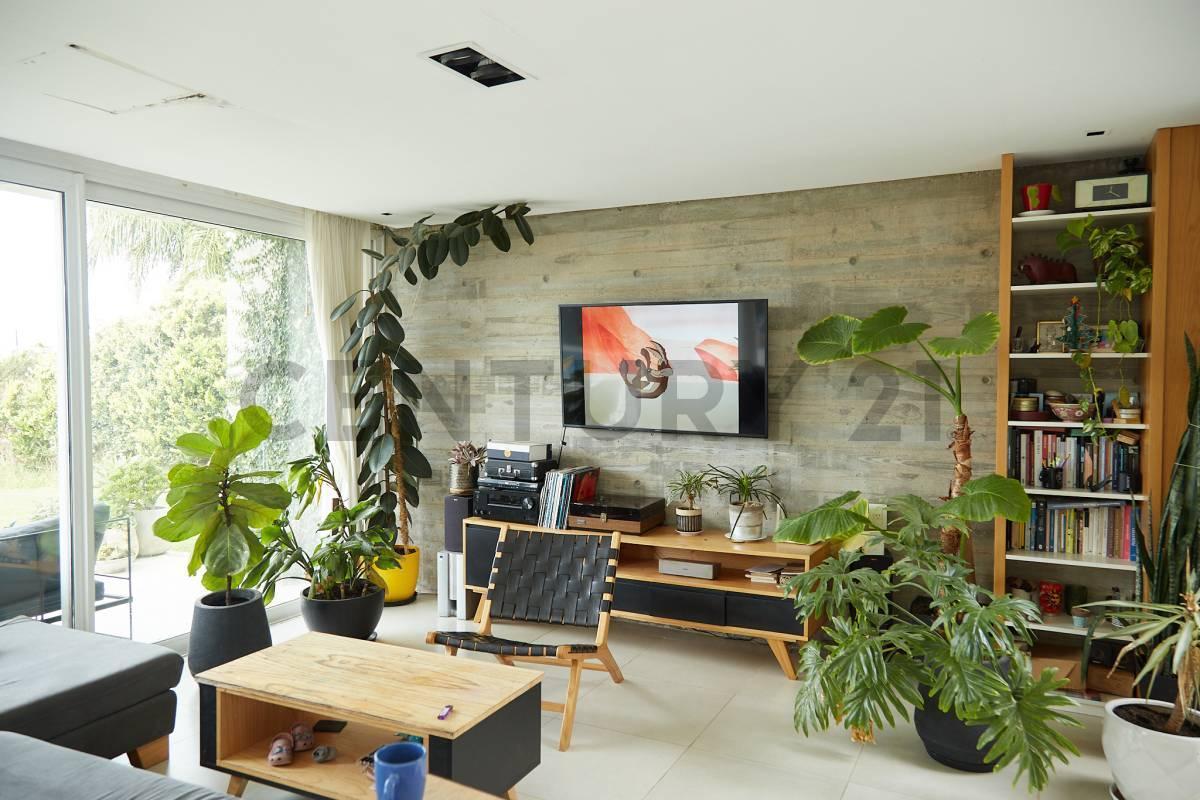 Foto de CASA EN CANTON NORTE- VISTA A LA LAGUNA- PILETA- PARRILLA- JARDIN, imagen 3