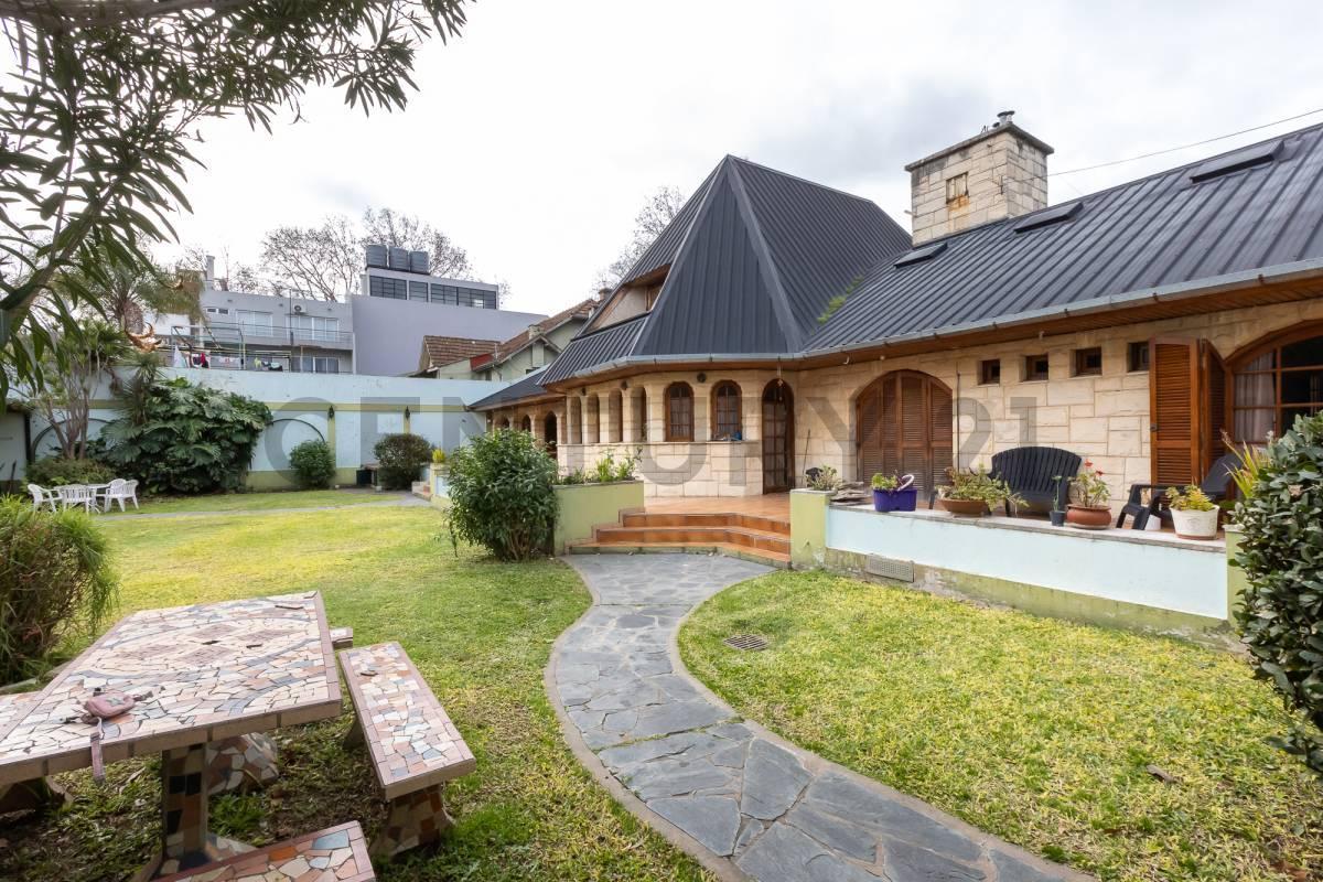Foto de PROPIEDAD ÚNICA c/GRAN JARDÍN Y COCHERAS | CENTRO SAN MARTÍN. Permuta, imagen 1