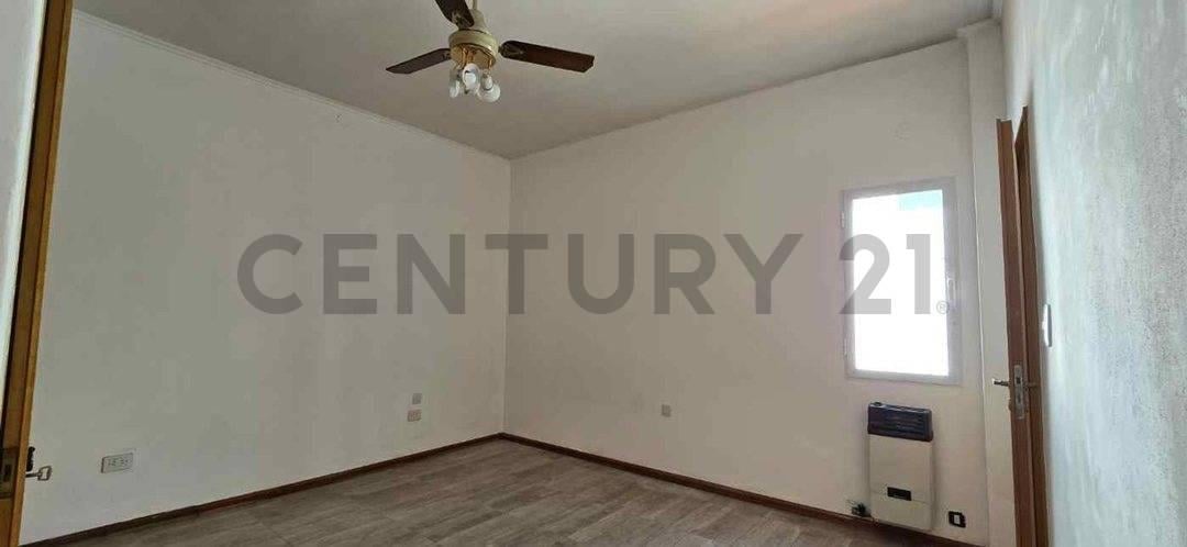 Foto de VENTA CASA 4 AMBIENTES EN MORON-PERMUTA, imagen 5