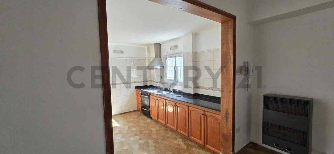 Foto de VENTA CASA 4 AMBIENTES EN MORON-PERMUTA, imagen 3