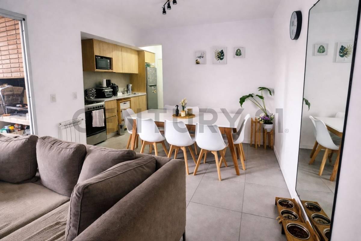 Foto de VENTA DEPARTAMENTO 3 AMBIENTES CON COCHERA EN VILLA DEL PARQUE | PERMUTA, imagen 2