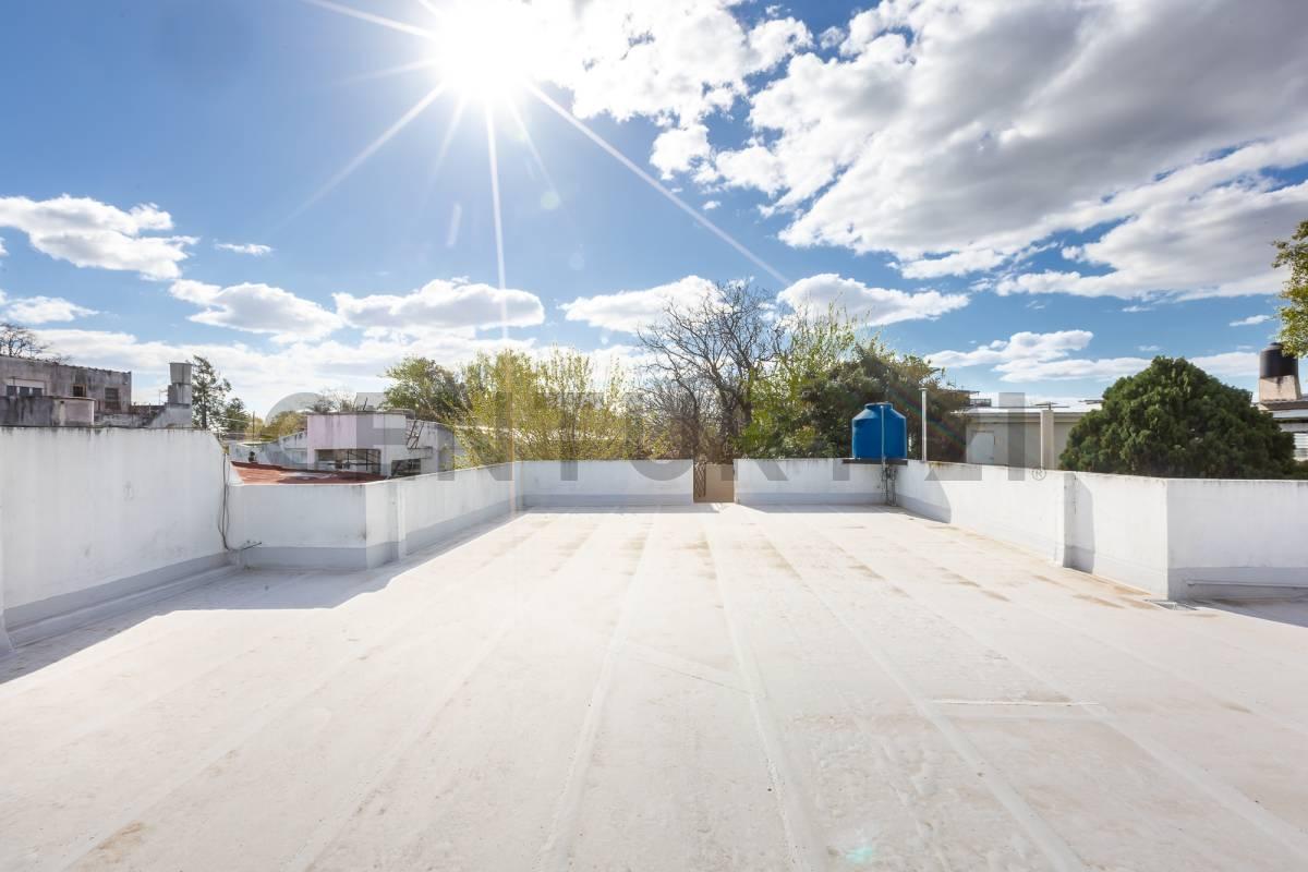 Foto de CASA 4 AMBIENTES REMODELADA – GRAN CALIDAD CONSTRUCTIVA. Apto crédito, imagen 1