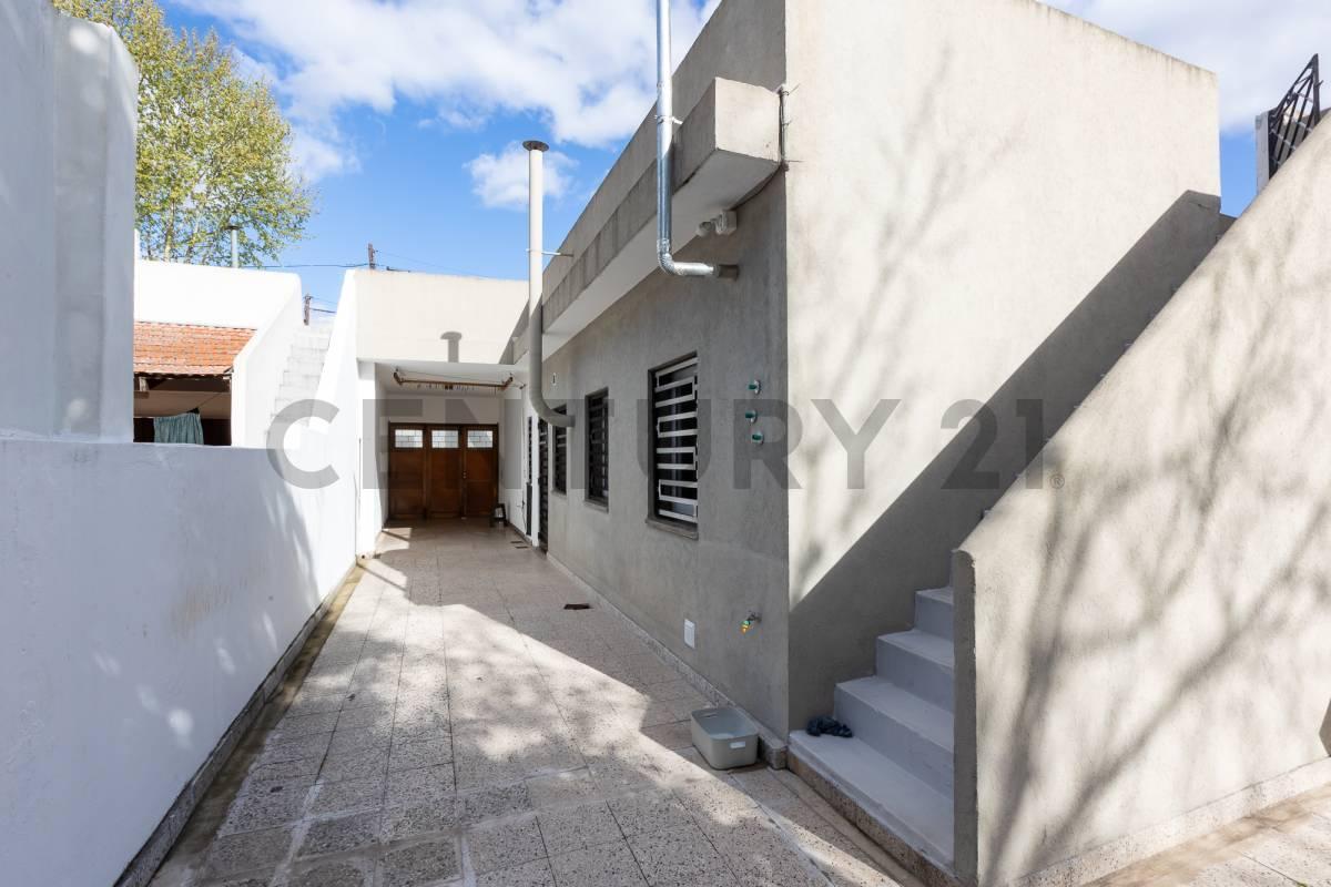 Foto de CASA 4 AMBIENTES REMODELADA – GRAN CALIDAD CONSTRUCTIVA. Apto crédito, imagen 4