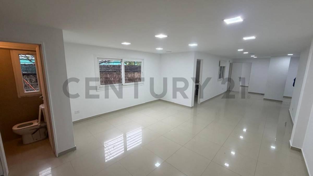 Foto de Excelente 3 Ambientes en Planta Baja con Patio y Cochera Pilar, imagen 3