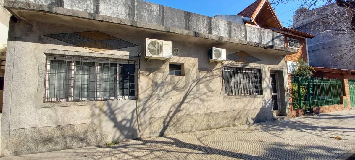 Foto de VENTA CASA MUTIFAMILIAR o APTA EMPRENDIMIENTO EN MATADEROS - PERMUTA, imagen 1