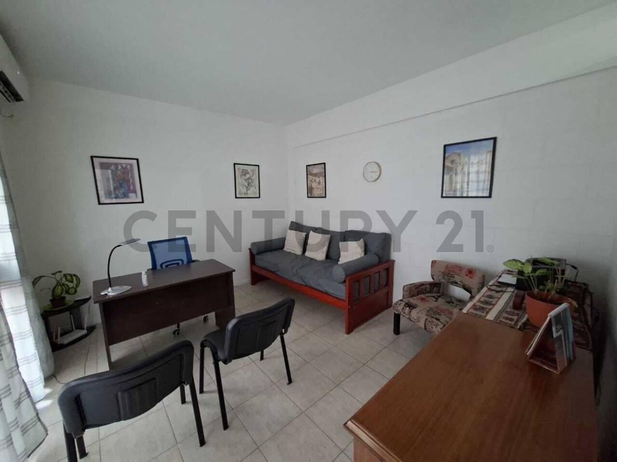 Foto de Venta oficina/consultorio a metros de Av. Belgrano – Monserrat, imagen 1