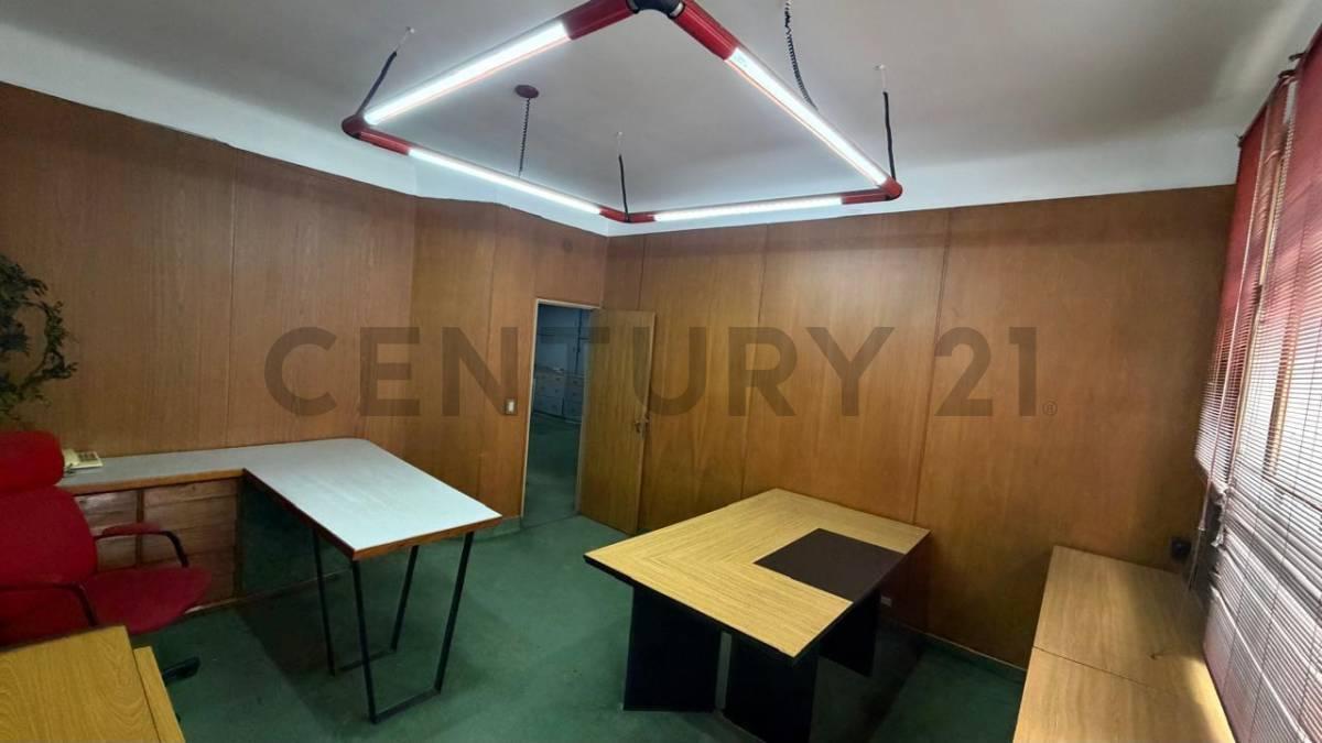 Foto de Oficina 4 Ambientes con Patio y 2 Baños en Tribunales – Bajas Expensas, imagen 1