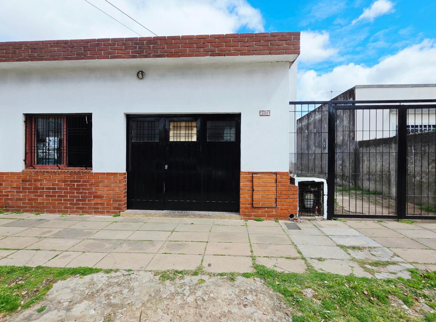 Foto de VENTA CASA 4 AMB JARDIN COCHERA CASEROS, imagen 2