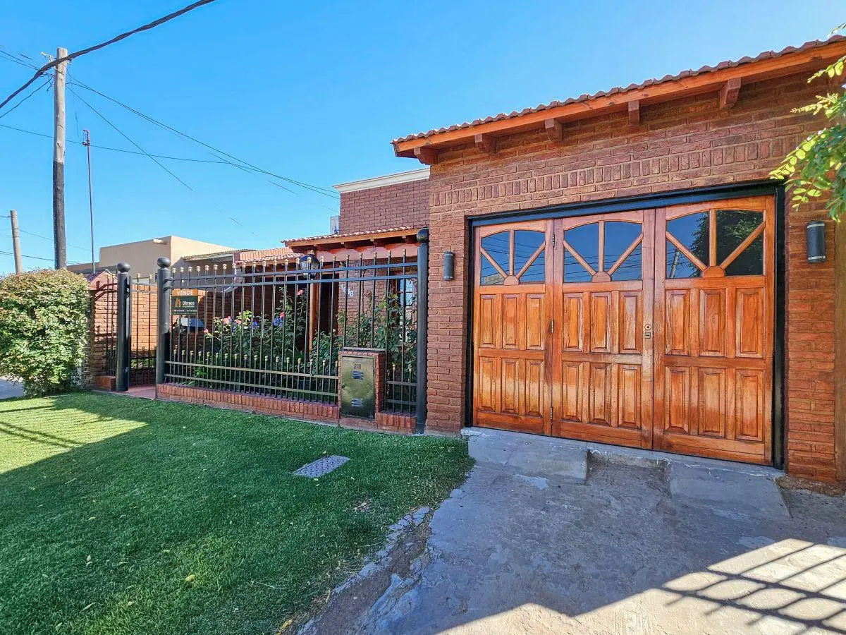 Casa con departamento a la venta en Rawson 1618, B° Sanchez Elia 3