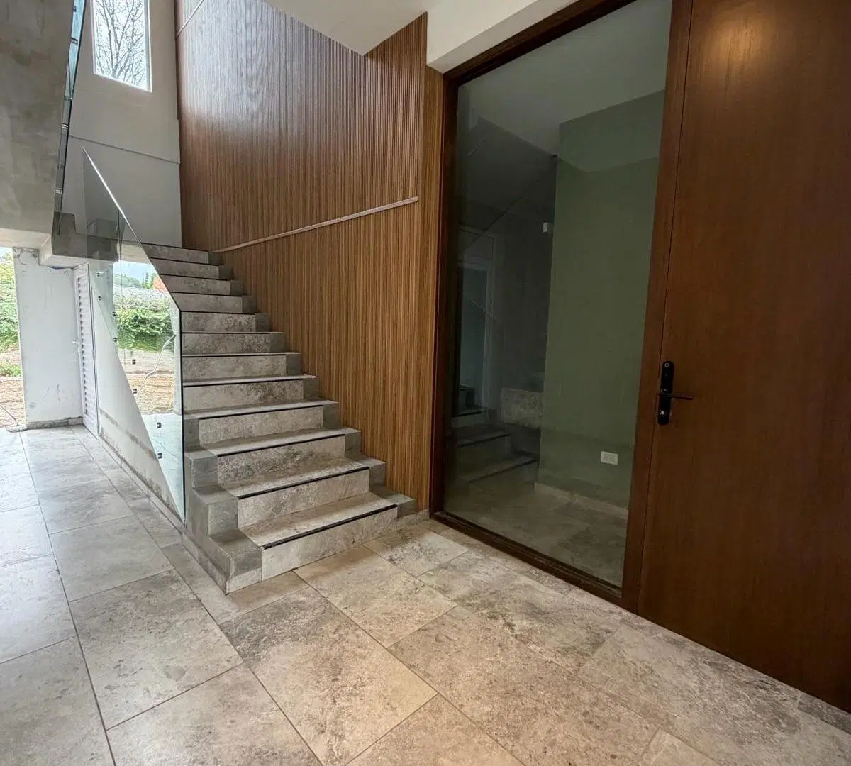 Local a estrenar 35m² – Galería nueva – Anzorena y Cariola, Yerba Buena 2