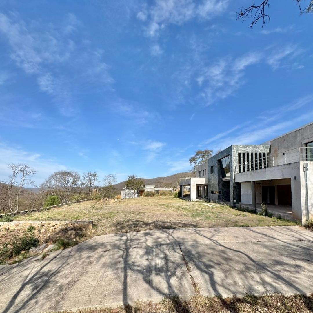 Foto de Casa con 5 dormitorios en venta en Valle Escondido, 5000 m² de terreno, imagen 2