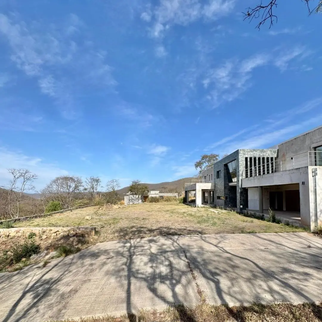 Casa con 5 dormitorios en venta en Valle Escondido, 5000 m² de terreno y 680m² cubiertos 2