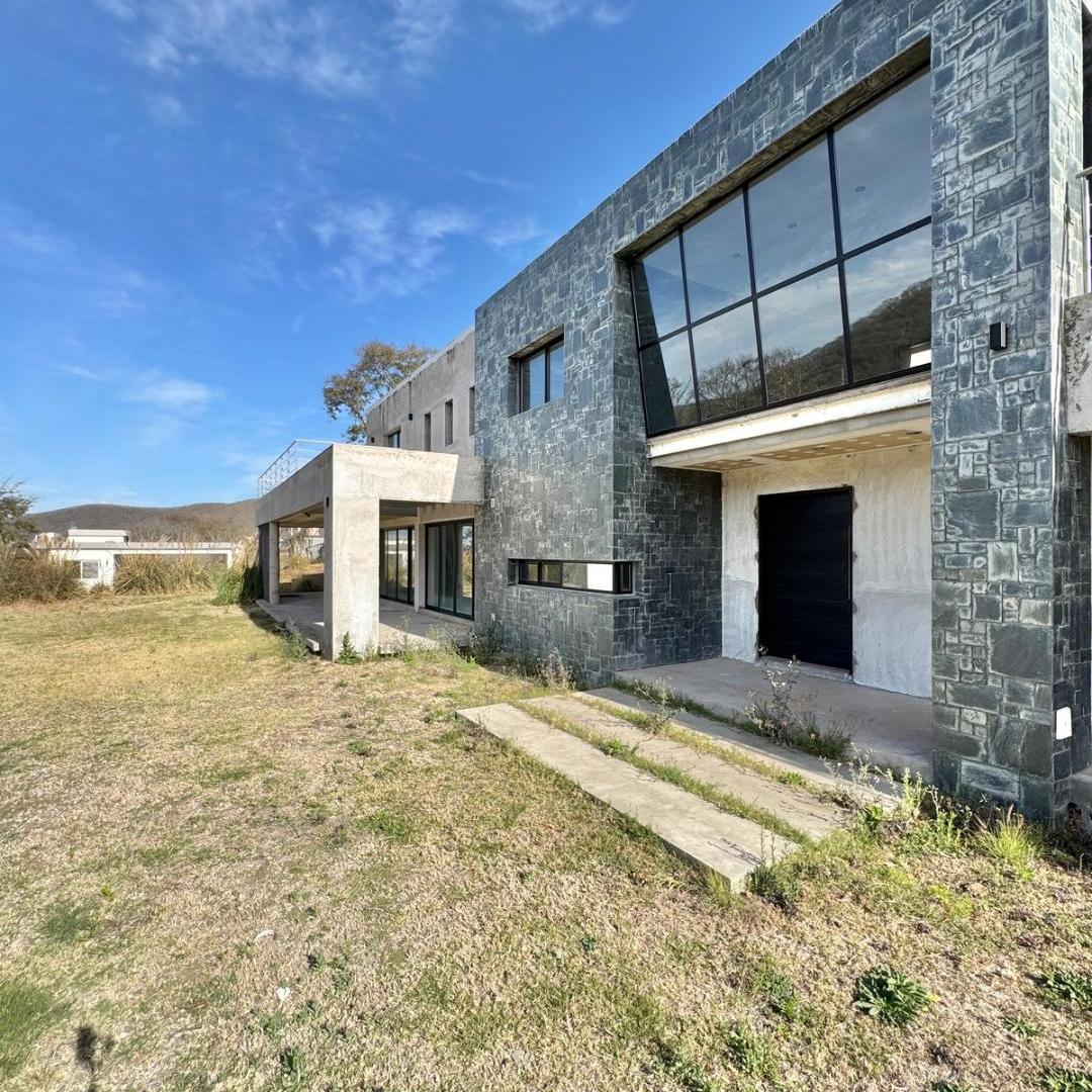 Foto de Casa con 5 dormitorios en venta en Valle Escondido, 5000 m² de terreno, imagen 3