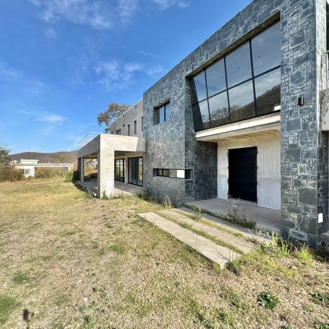 Casa con 5 dormitorios en venta en Valle Escondido, 5000 m² de terreno y 680m² cubiertos 3