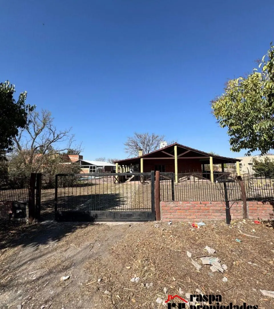 Casa tres dormirios + Cabaña dos dormitorios en Venta en 1500 m² de terreno 2