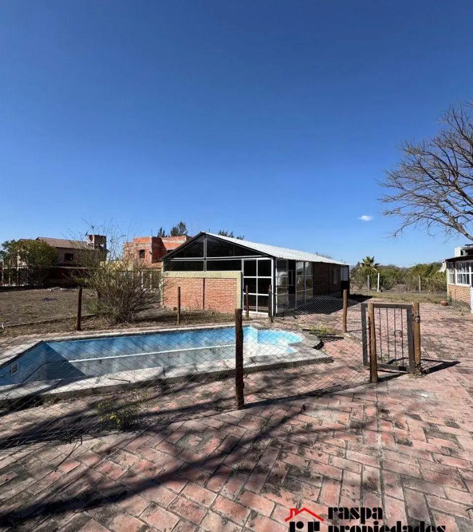 Casa tres dormirios + Cabaña dos dormitorios en Venta en 1500 m² de terreno 3