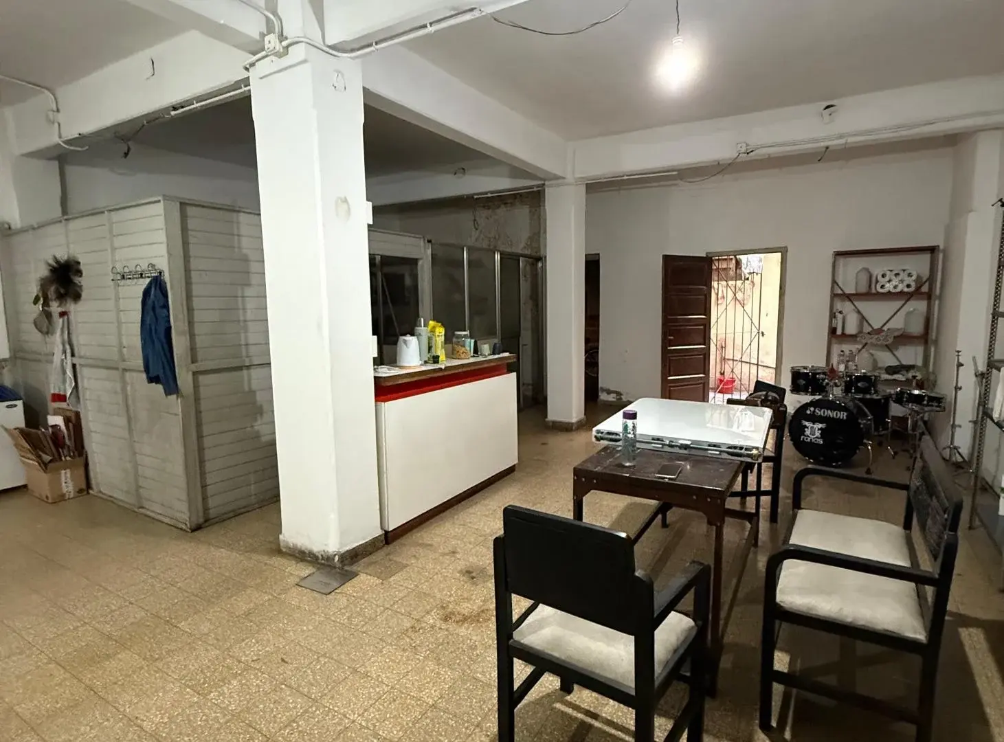 Local comercial de 100 m² en alquiler en Centro Ciudad, excelente zona comercial 5