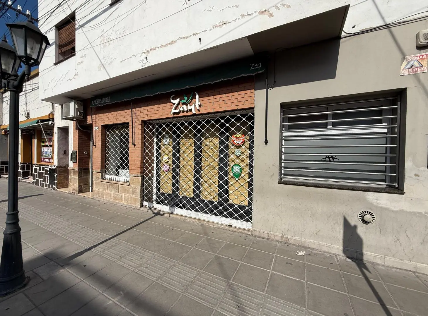 Local comercial de 100 m² en alquiler en Centro Ciudad, excelente zona comercial 4