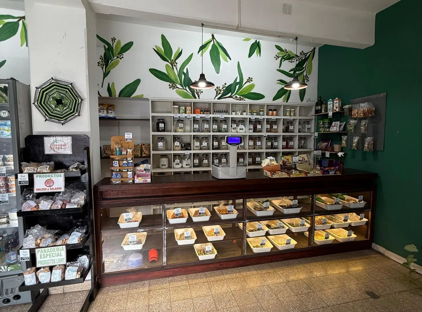 Local comercial de 100 m² en alquiler en Centro Ciudad, excelente zona comercial 3