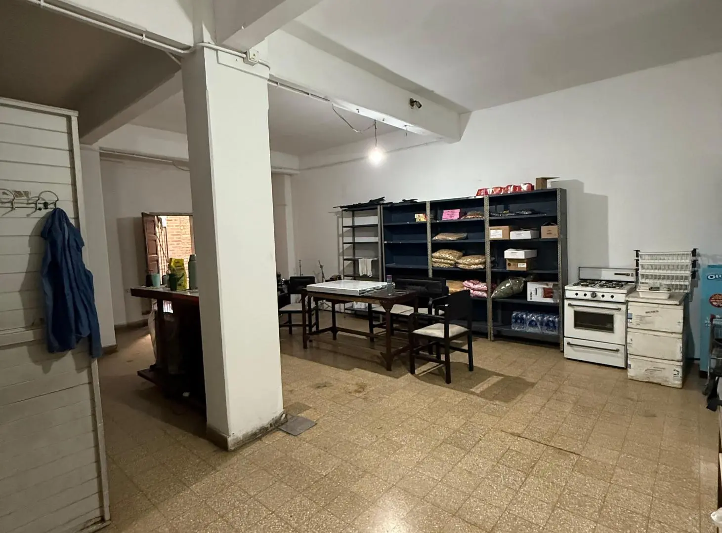 Local comercial de 100 m² en alquiler en Centro Ciudad, excelente zona comercial 2