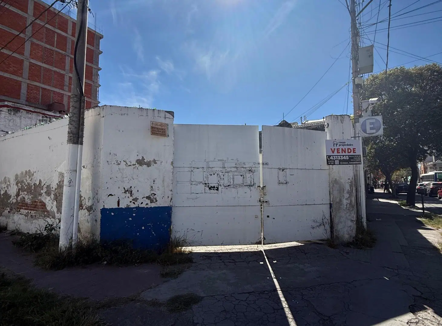 Terreno en esquina excelente ubicacion en el centro de Salta 4