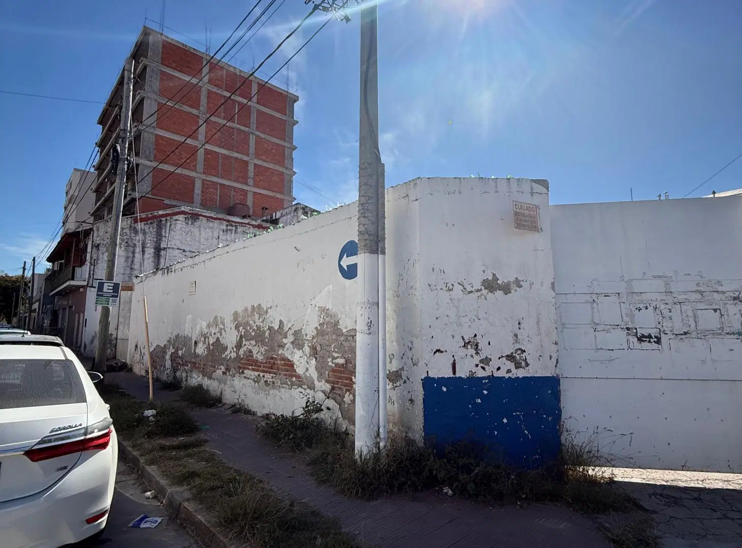 Terreno en esquina excelente ubicacion en el centro de Salta 2