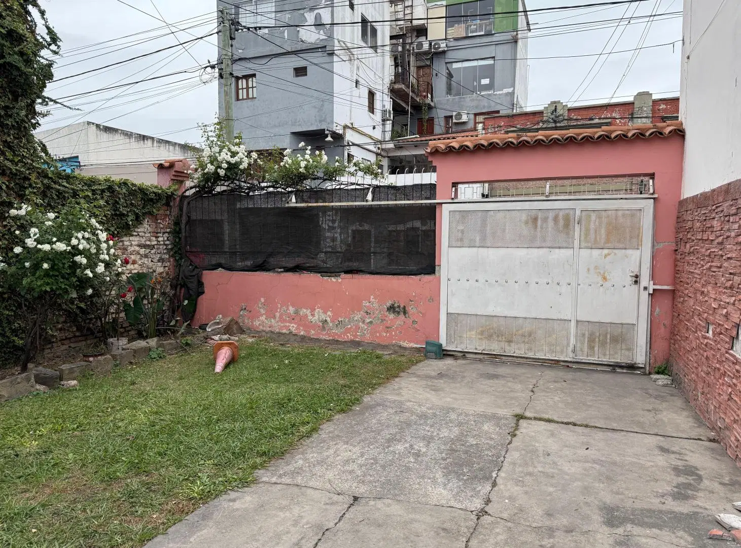 Casa con terreno de 490 m2, ideal consultorios, proy. turistico, constuccion de local comercial 1