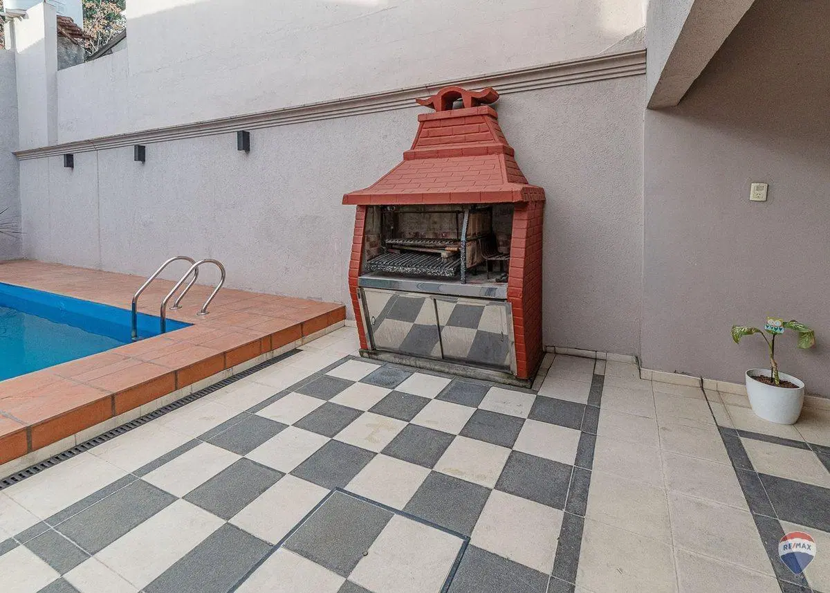 VENTA CASA CON PILETA EN ITUZAINGO 8
