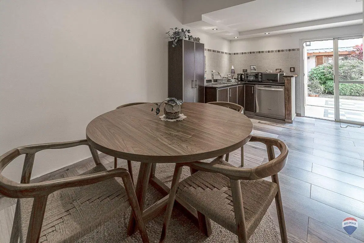 VENTA CASA CON PILETA EN ITUZAINGO 4