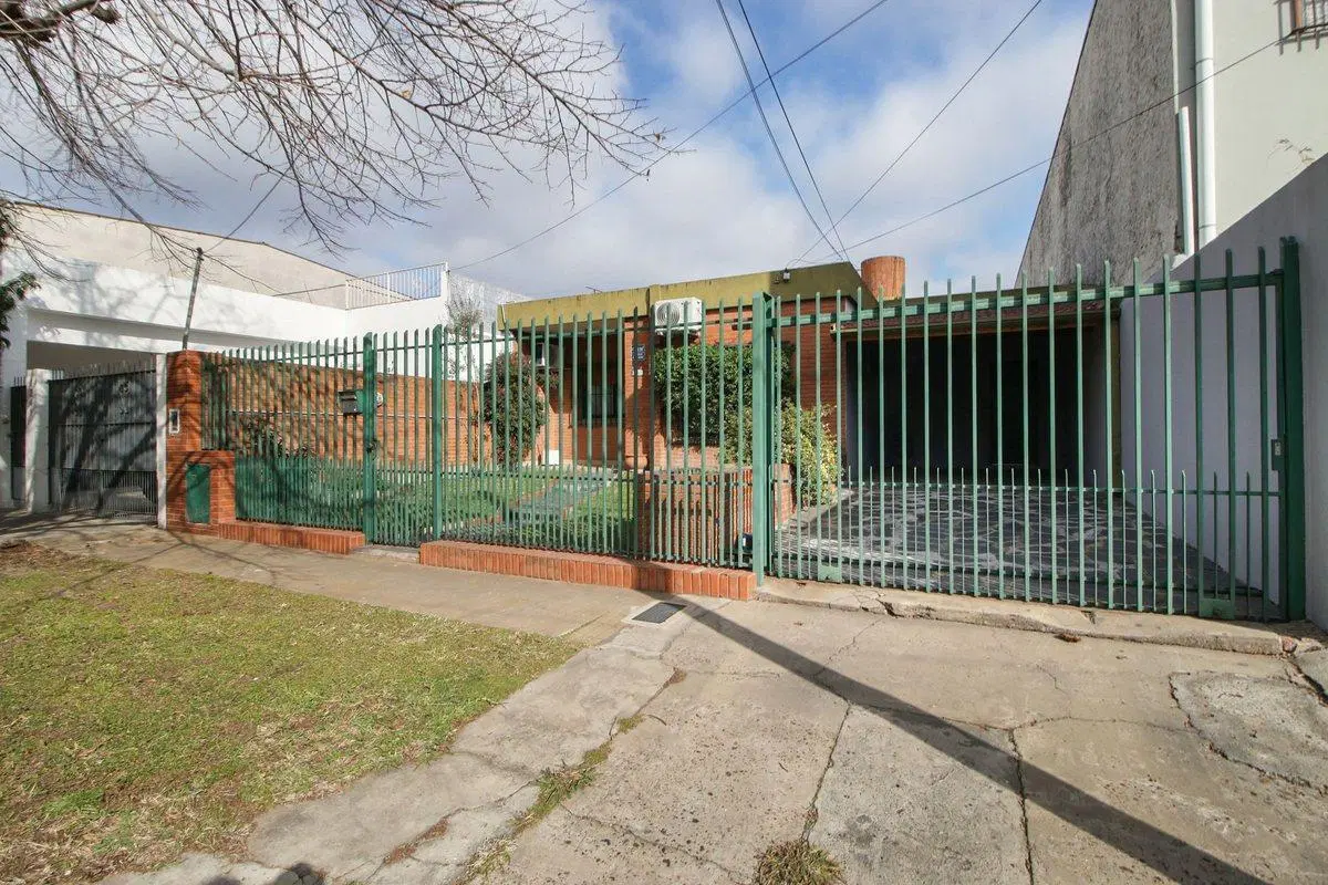 Venta lote 2 casas de 4 amb + quincho y cochera 2
