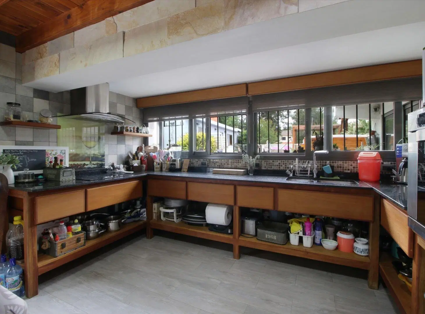 Venta casa 6 amb, pileta, quincho, jardín, jacuzzi 4