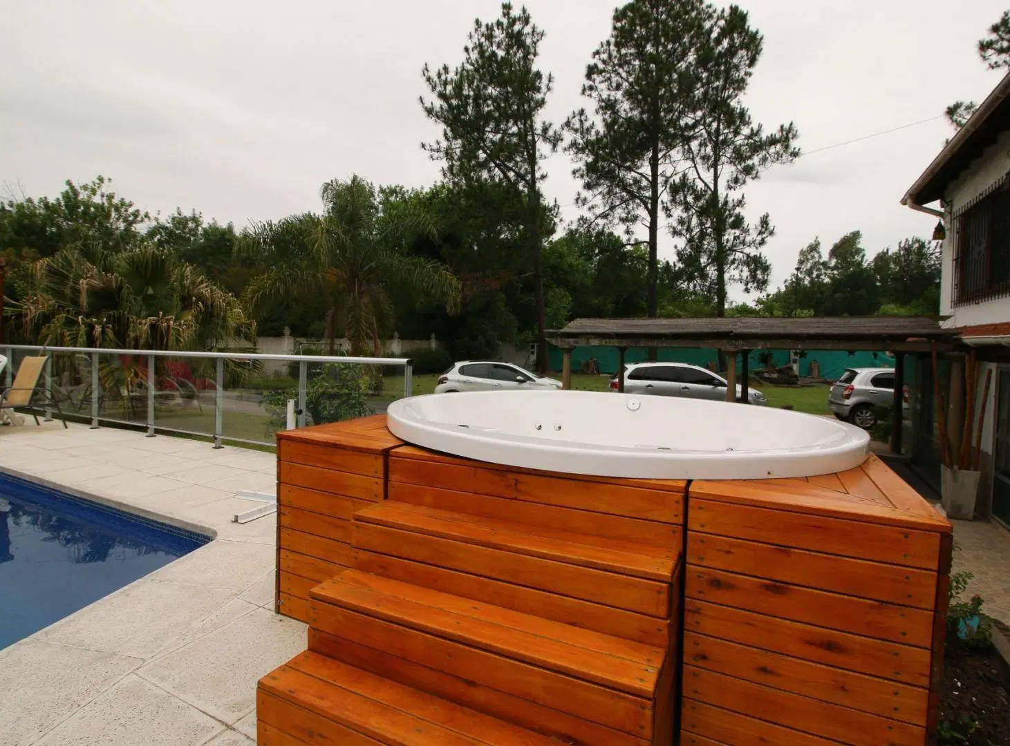 Venta casa 6 amb, pileta, quincho, jardín, jacuzzi 3