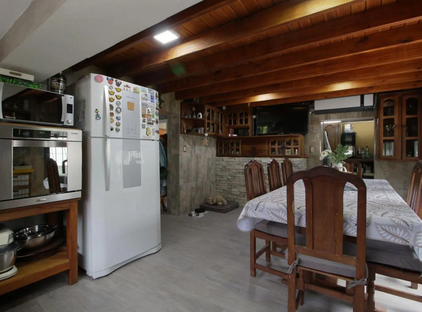 Venta casa 6 amb, pileta, quincho, jardín, jacuzzi 2