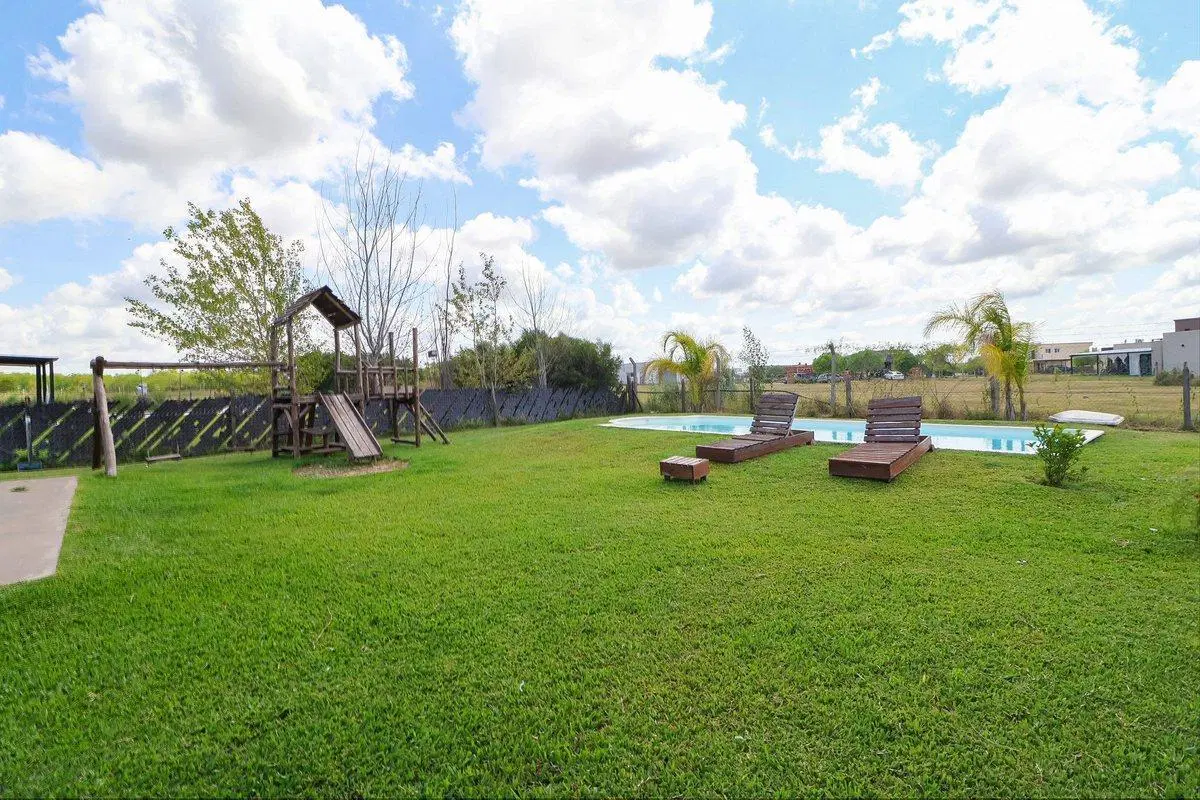 venta casa 5 amb., pileta  San Sebastian EXCELENTE 5