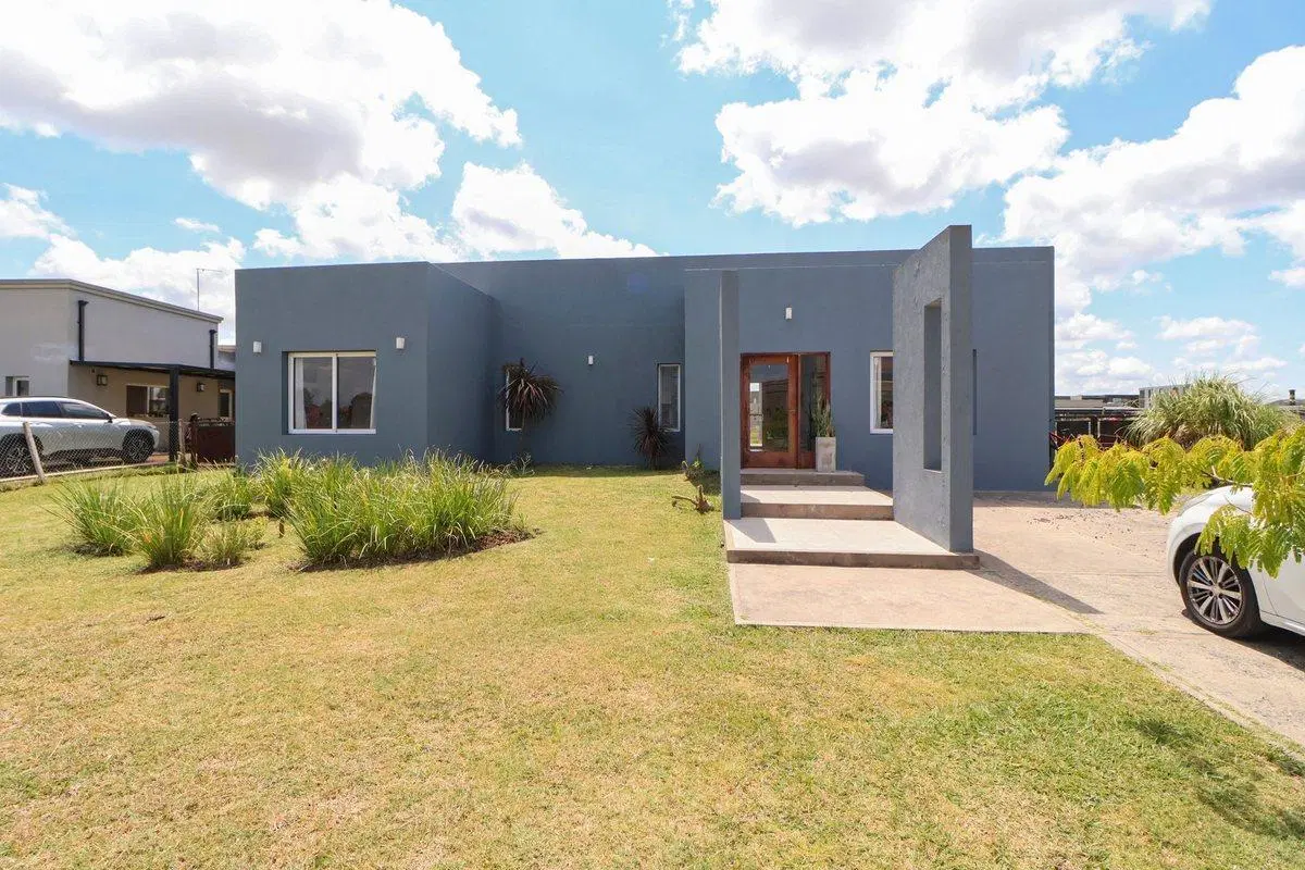 venta casa 5 amb., pileta  San Sebastian EXCELENTE 3