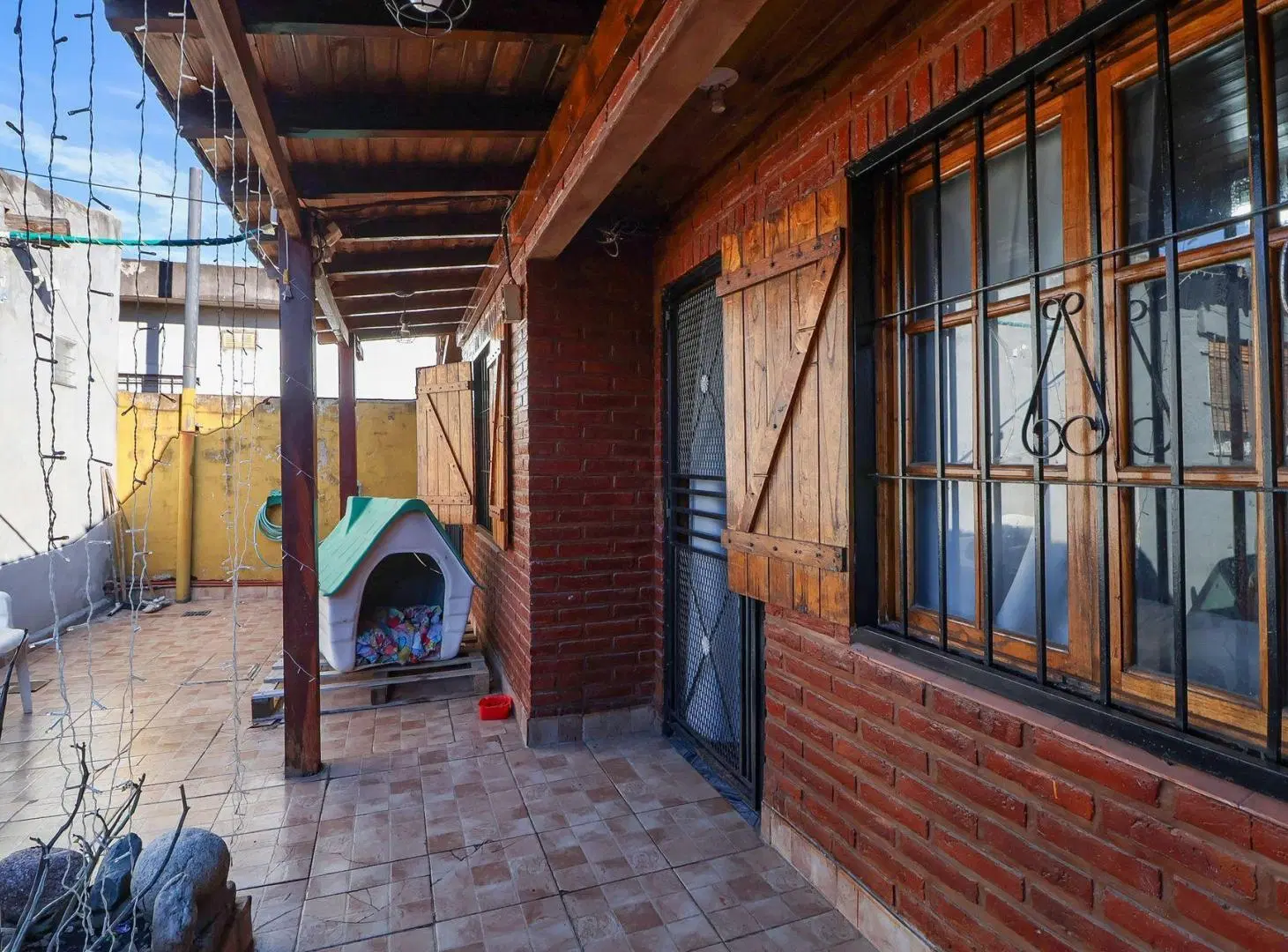 Venta casa 5 amb. + dep 2 amb. en mismo lote 10x50 8