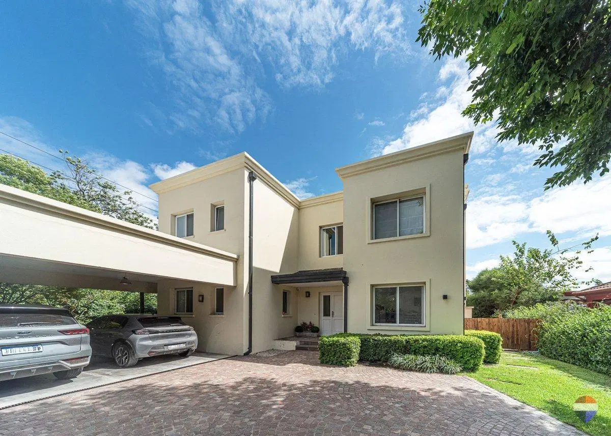 Venta casa 6 ambientes barrio Privado La Celina 3