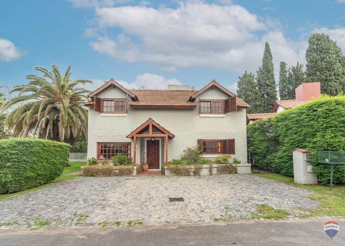 VENTA CASA EN COUNTRY LOMA VERDE / APTO CREDITO 4
