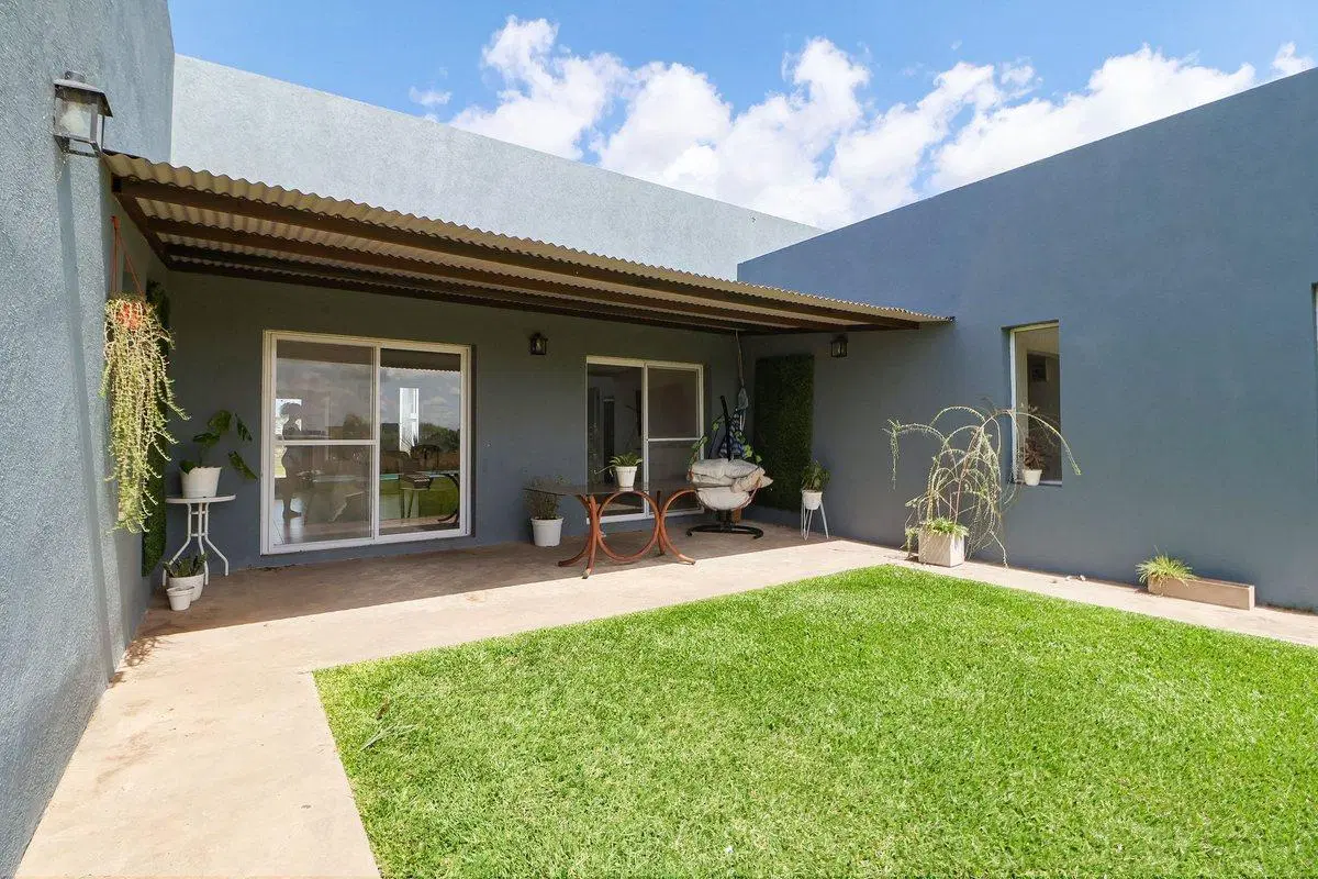 venta casa 5 amb., pileta  San Sebastian EXCELENTE 8