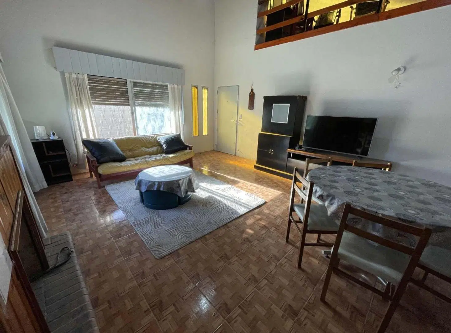 Venta Casa 4 Ambientes con Piscina y Cochera 3