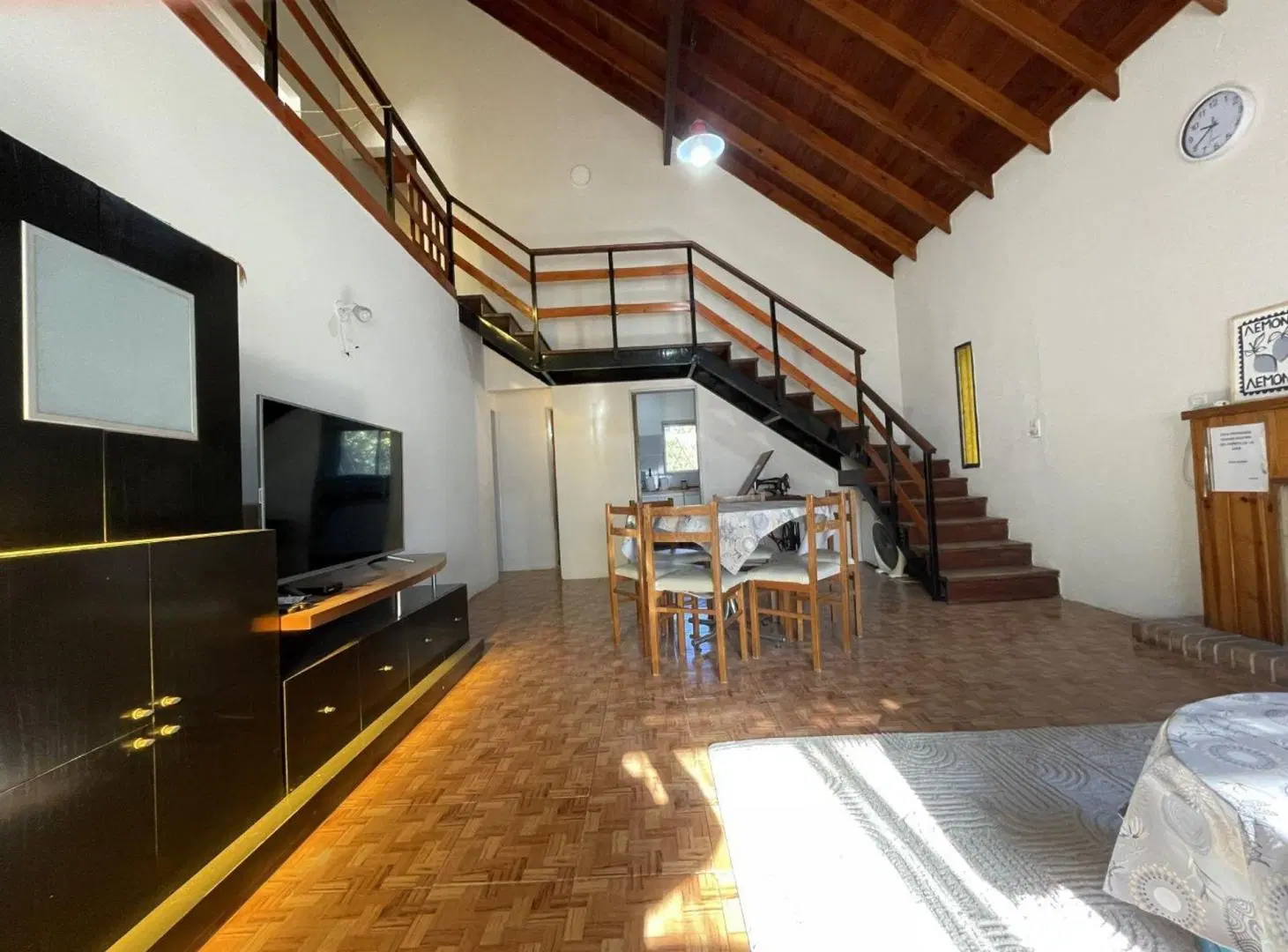 Venta Casa 4 Ambientes con Piscina y Cochera 8