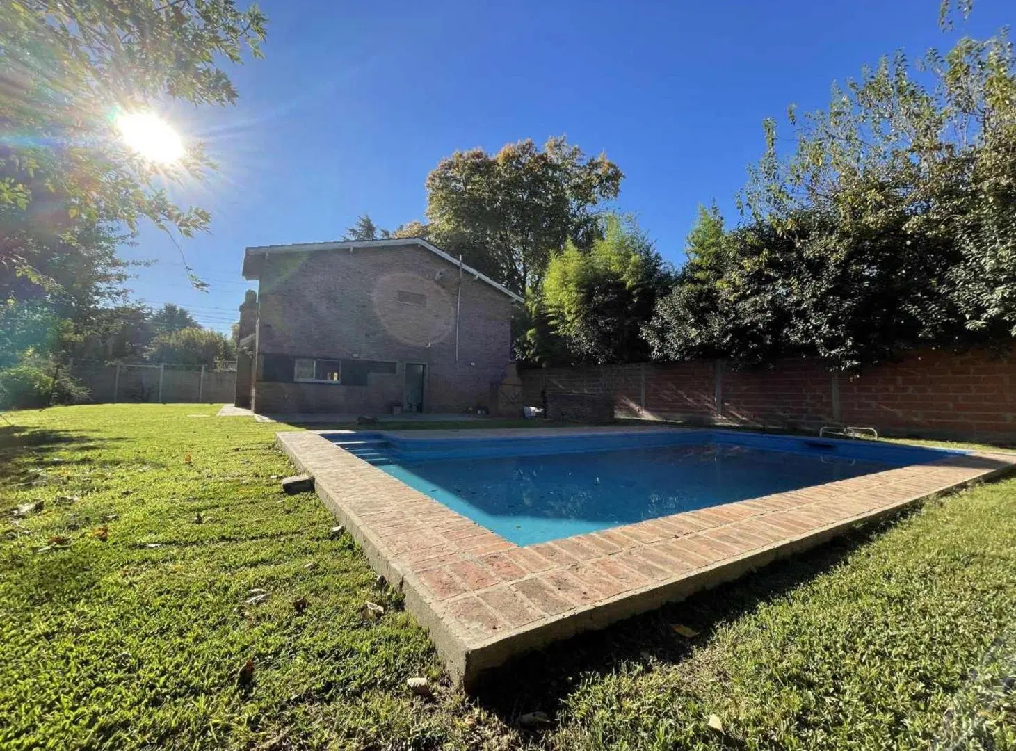 Venta Casa 4 Ambientes con Piscina y Cochera 2