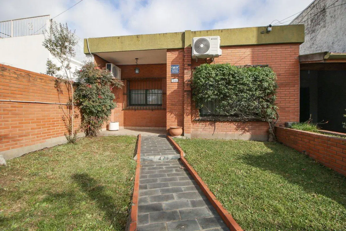 Venta lote 2 casas de 4 amb + quincho y cochera 5