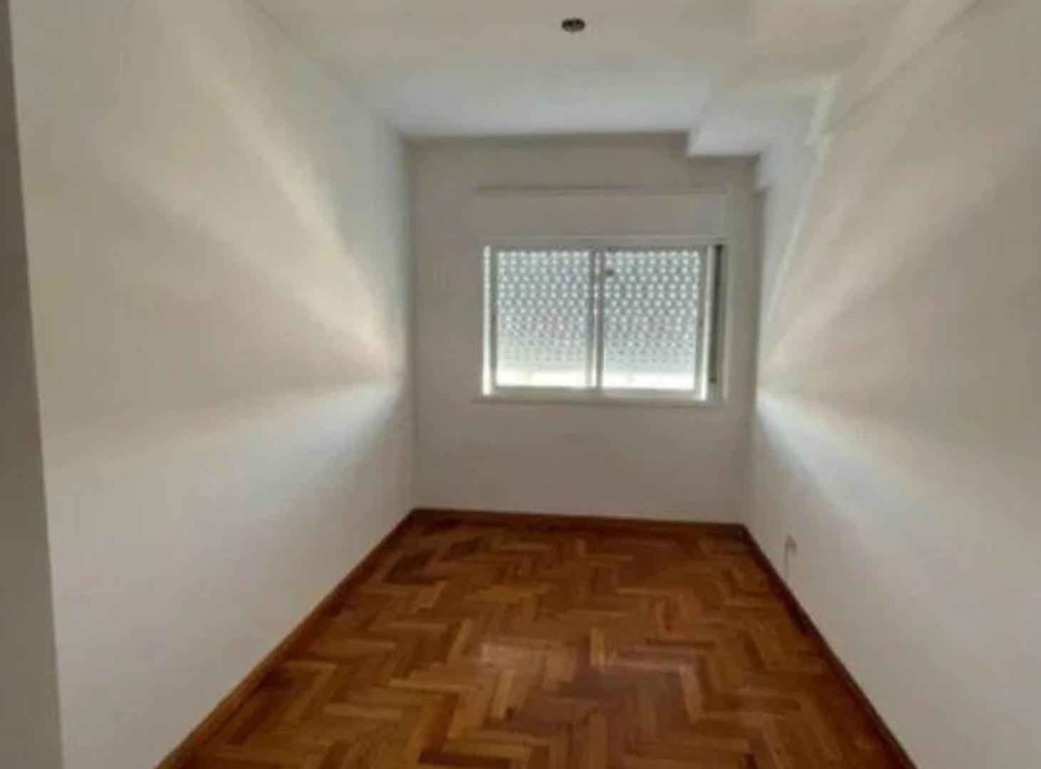 Foto de Alquiler departamento 4 ambientes + cochera Flores, imagen 2