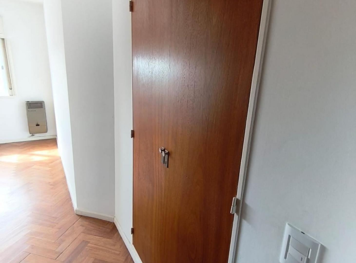 Foto de Alquiler departamento 4 ambientes + cochera Flores, imagen 3