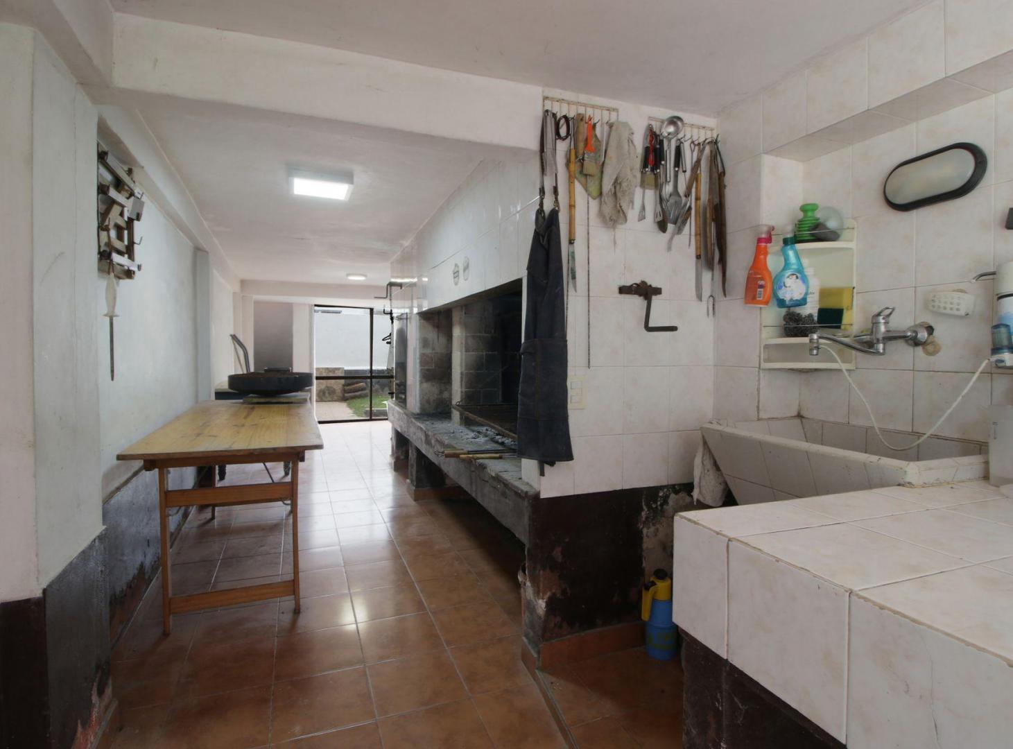 Foto de Venta casa 6 amb, pileta, quincho, jardín, jacuzzi, imagen 5